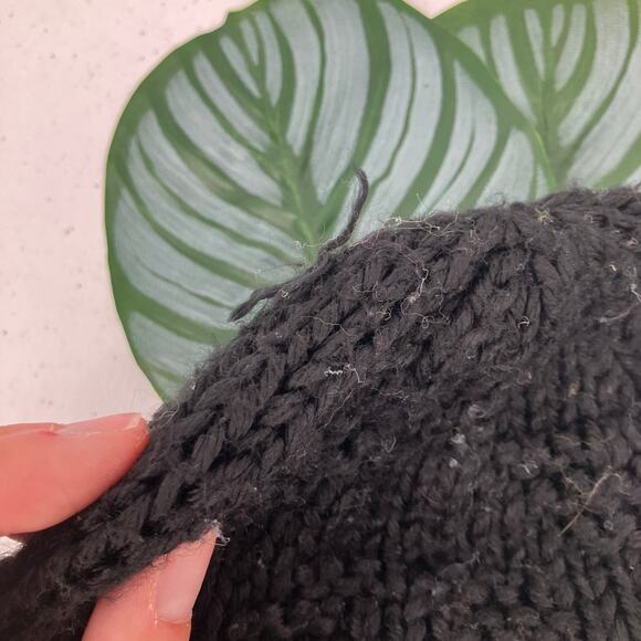 Under Armour Black Gray Metal Logo Knit Lined Pull On Stretch Winter Beanie Hat - Picture 5 of 8